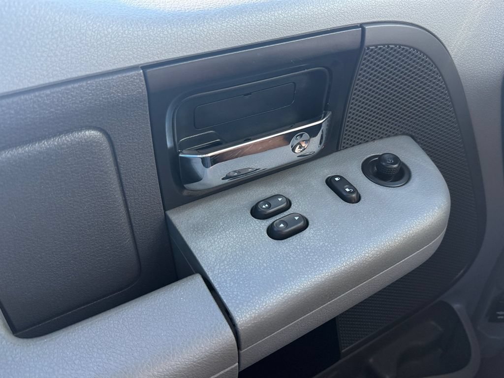 Used 2005 Ford F150 XLT RWD image 17