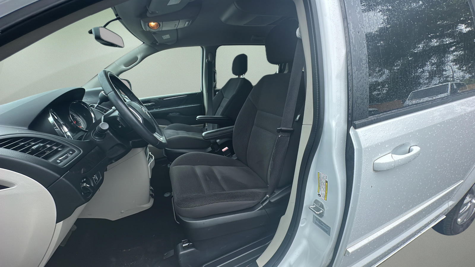 Used 2017 Dodge Grand Caravan SE w/ Power Window Group FWD image 16