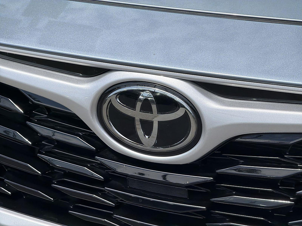 Used 2022 Toyota Highlander XLE FWD image 31