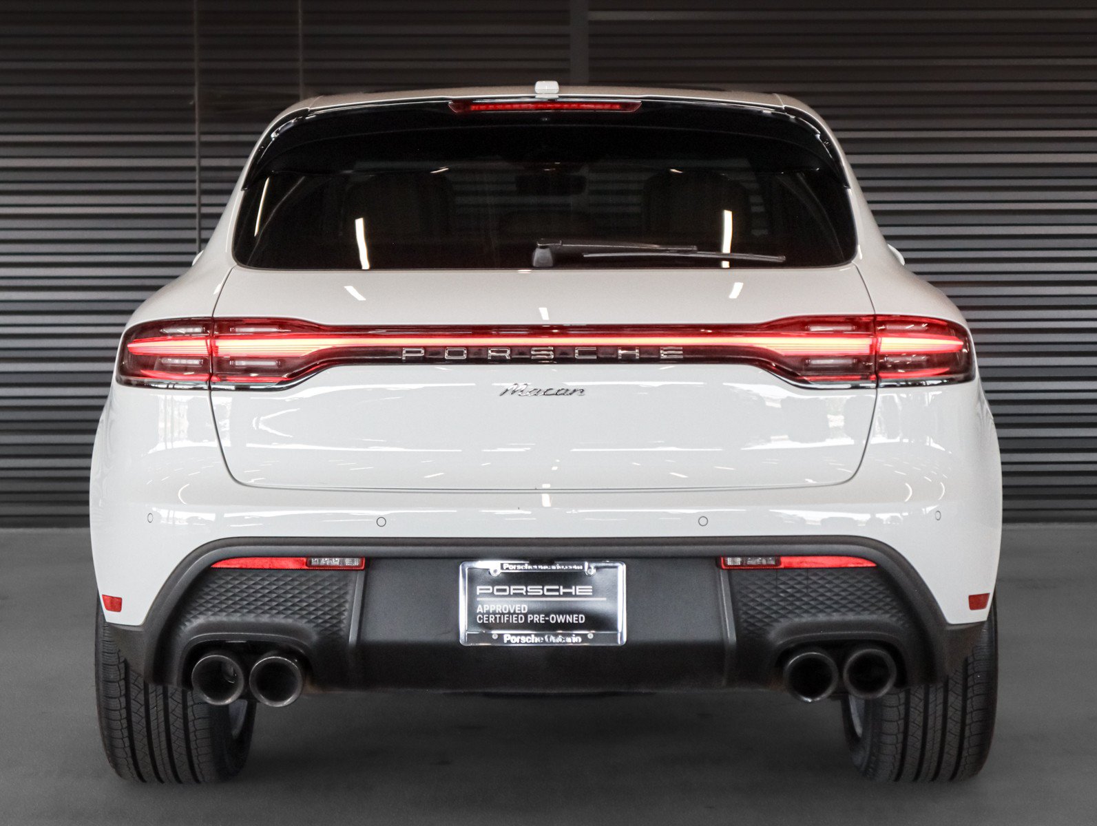 Certified 2023 Porsche Macan AWD/4WD image 9