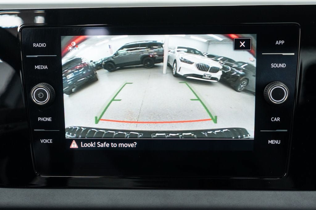 Used 2025 Volkswagen Jetta SE w/ Black Wheel Package FWD image 21