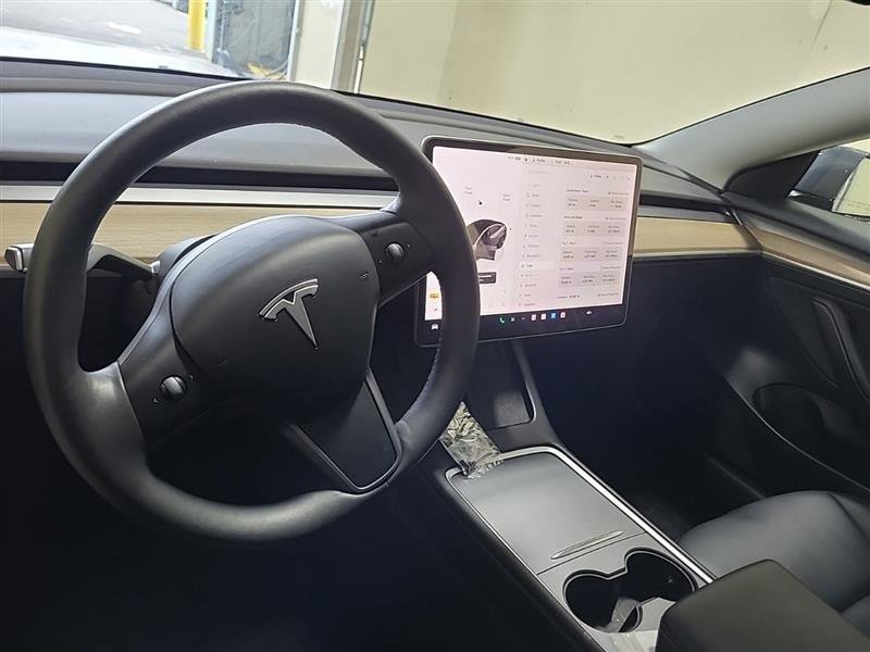 Used 2023 Tesla Model 3 Standard Range image 4