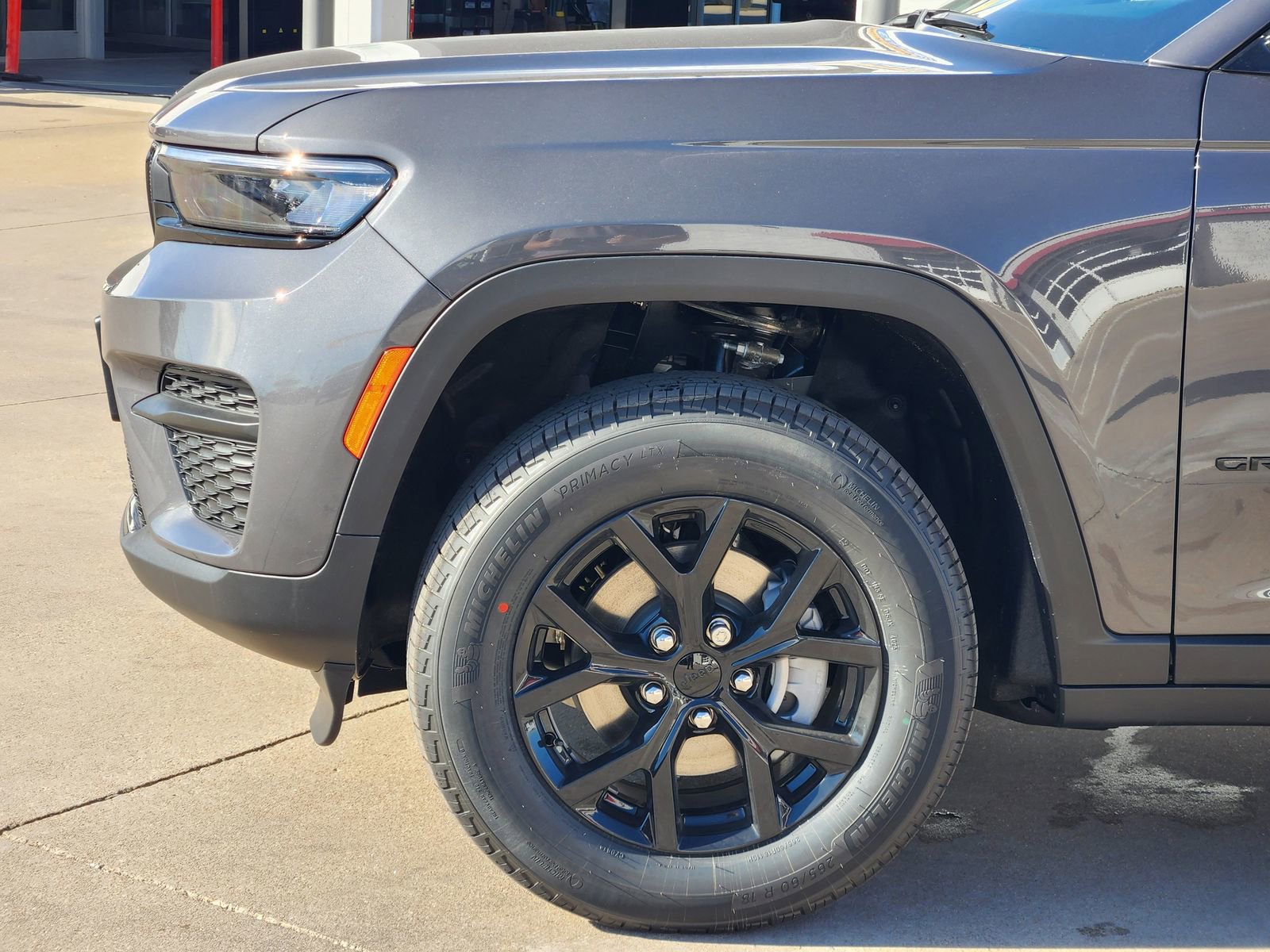 New 2025 Jeep Grand Cherokee Altitude image 10