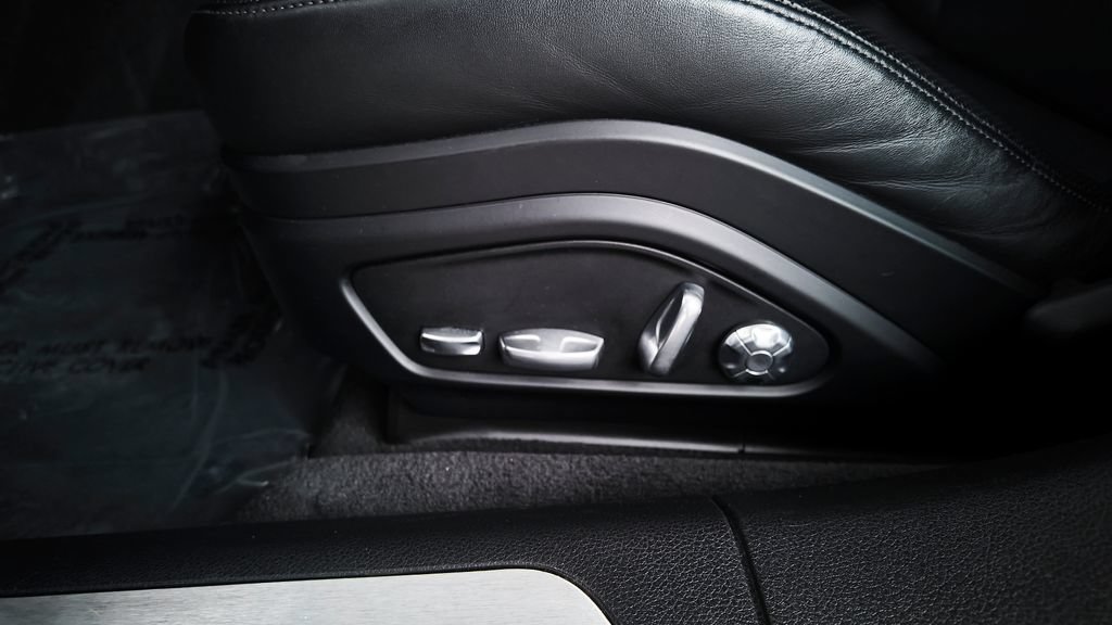 Used 2020 Porsche Panamera 4 AWD/4WD image 19