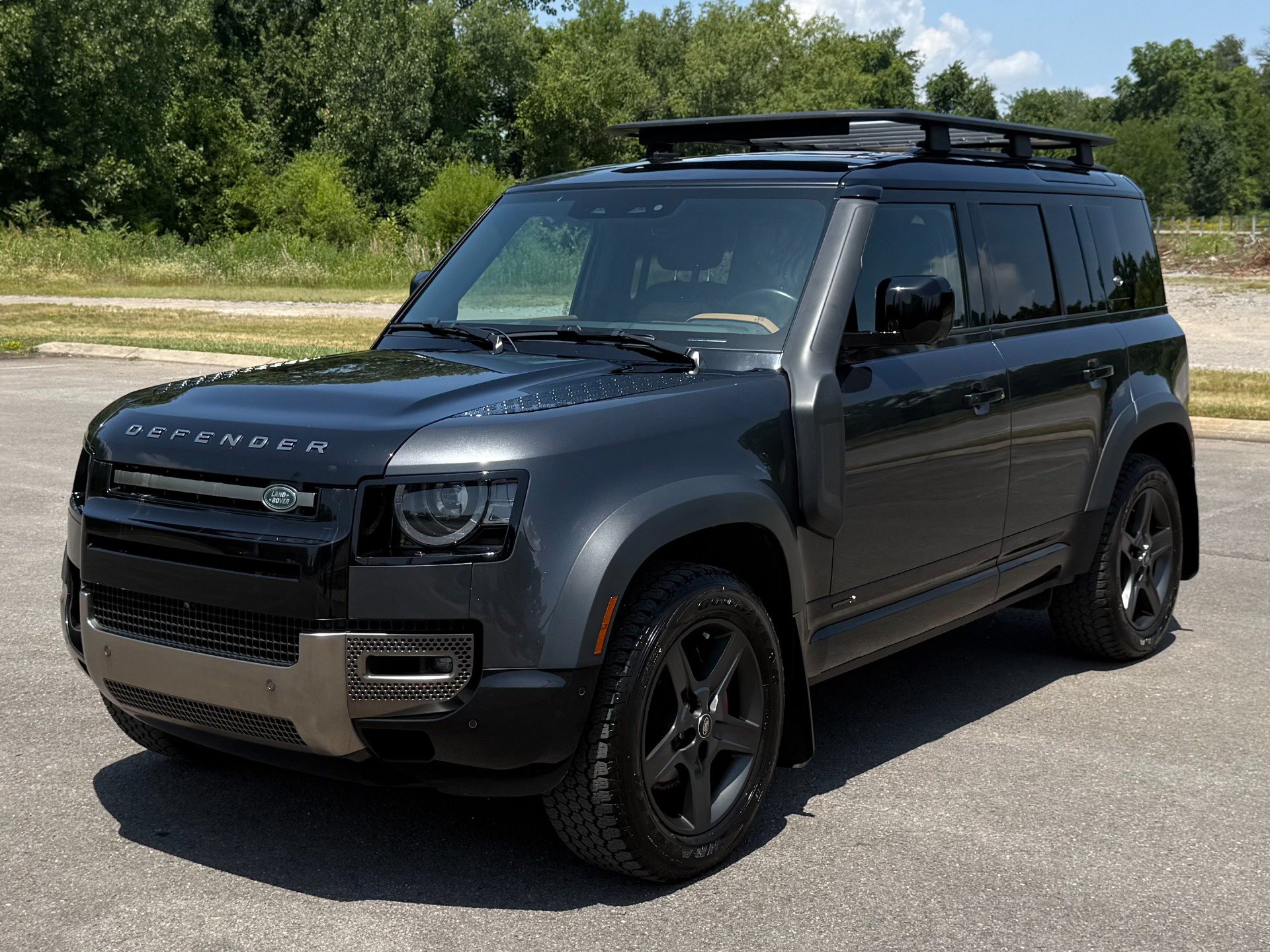 Used 2023 Land Rover Defender 110 X AWD/4WD image 2