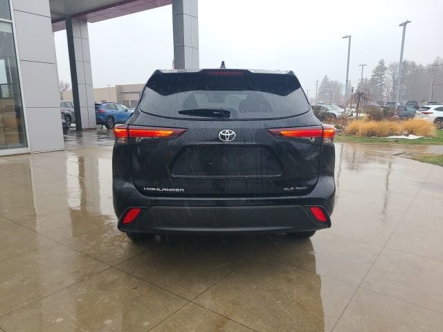 Used 2024 Toyota Highlander XLE image 6