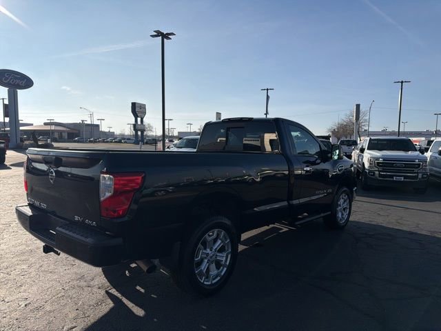Used 2017 Nissan Titan SV image 11