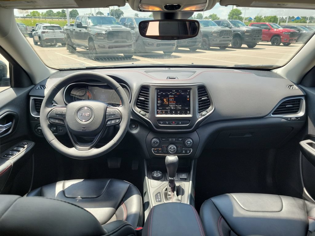 Used 2023 Jeep Cherokee Trailhawk AWD/4WD image 11
