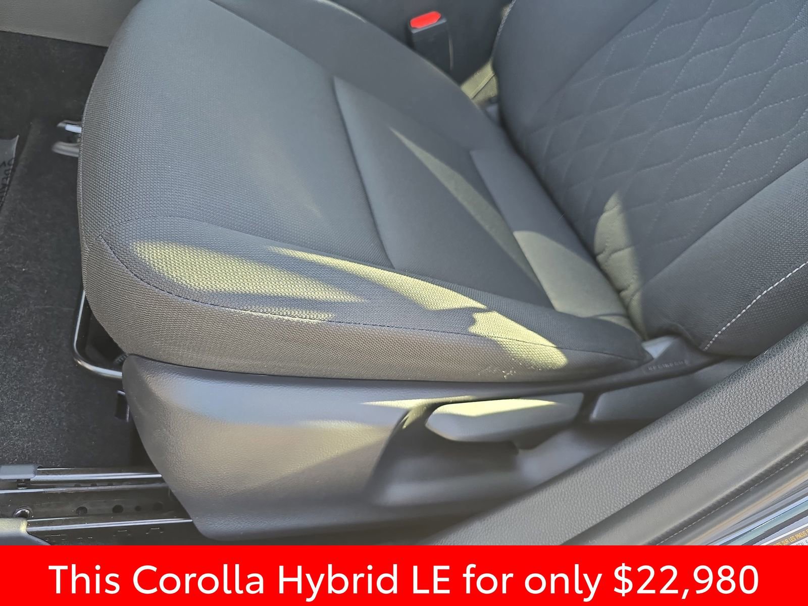 Used 2025 Toyota Corolla LE image 35