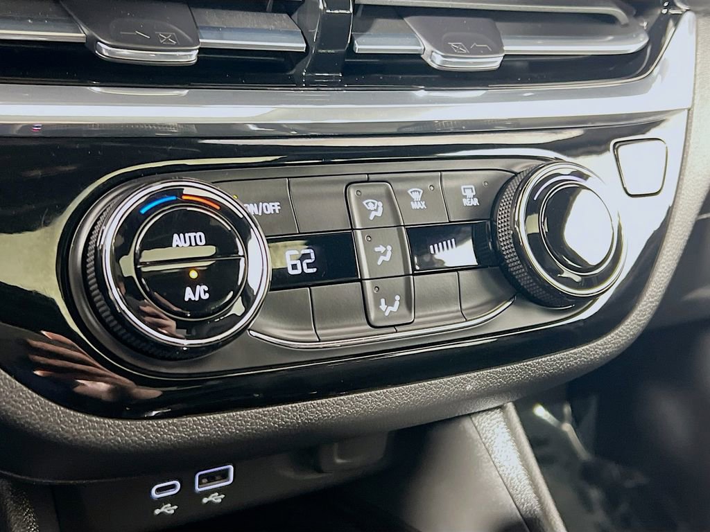 Used 2026 Buick Envista Sport Touring w/ Convenience II Package image 32