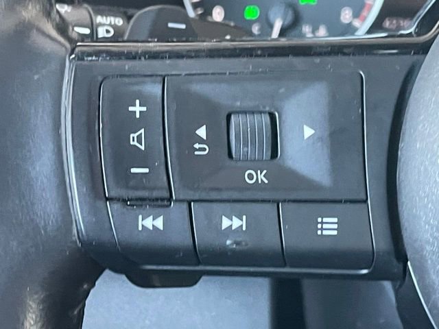 Used 2022 Nissan Pathfinder SL w/ SL Black Package image 12