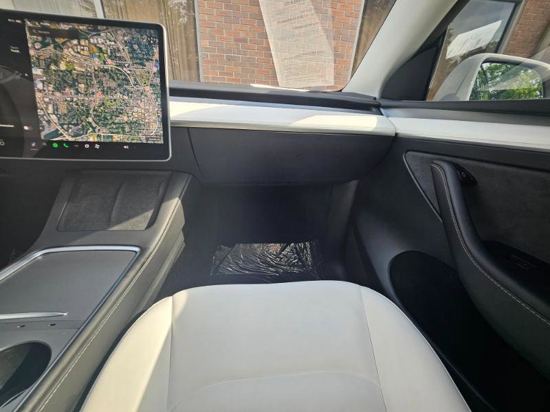 Used 2024 Tesla Model Y Long Range AWD/4WD image 49