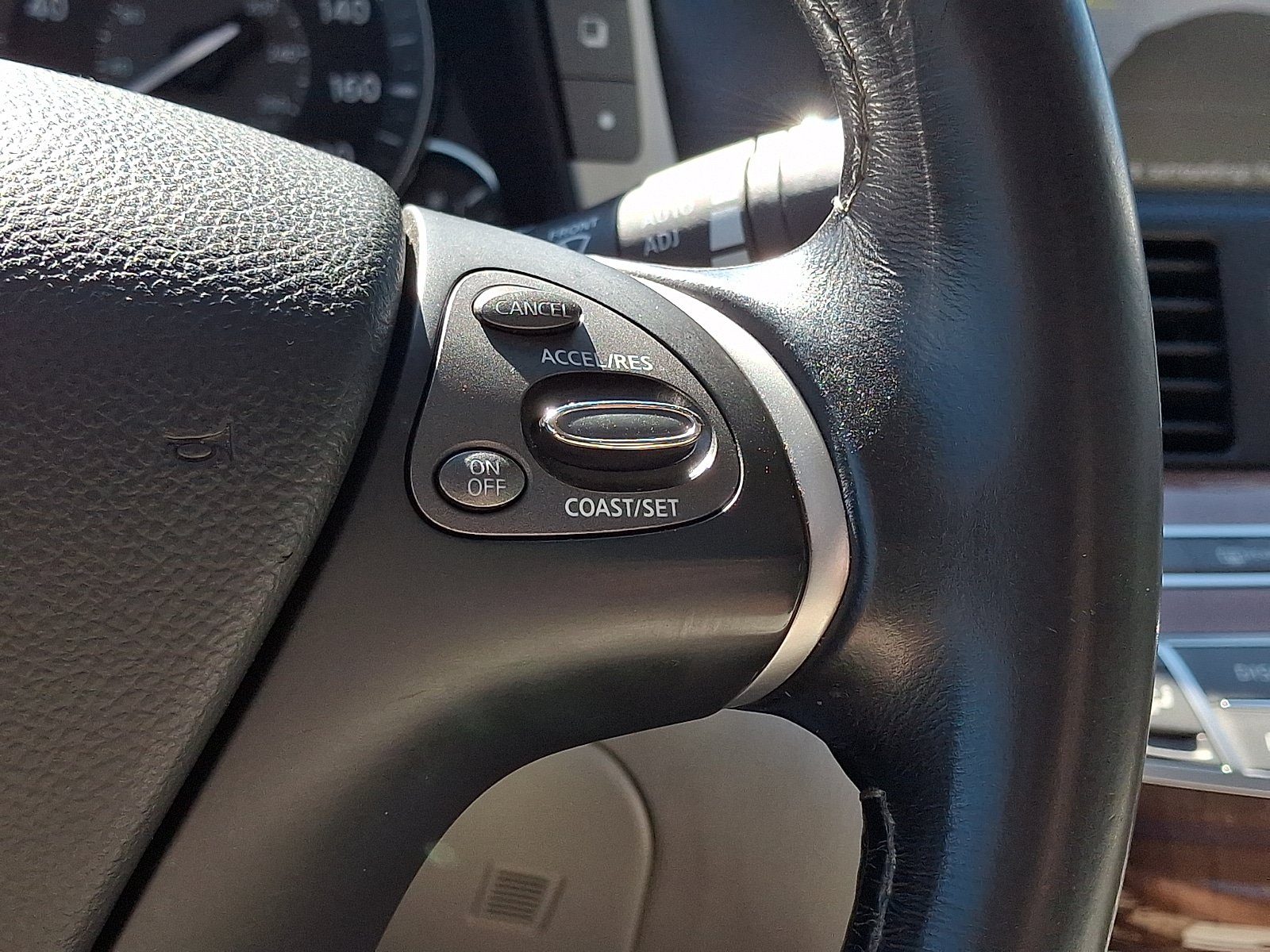 Used 2012 INFINITI M37 x w/ Deluxe Touring Pkg AWD/4WD image 25