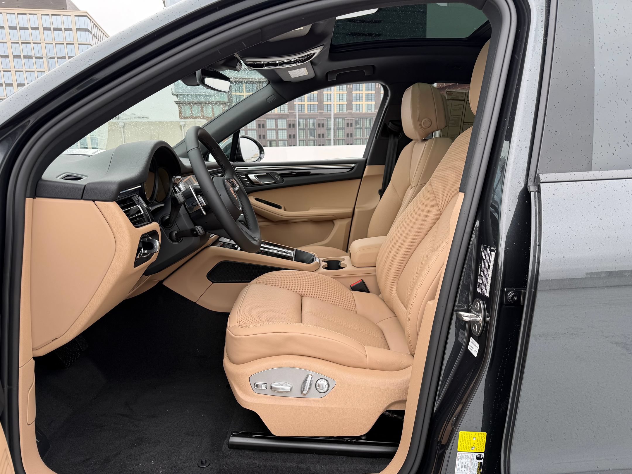 Certified 2026 Porsche Macan AWD/4WD image 24