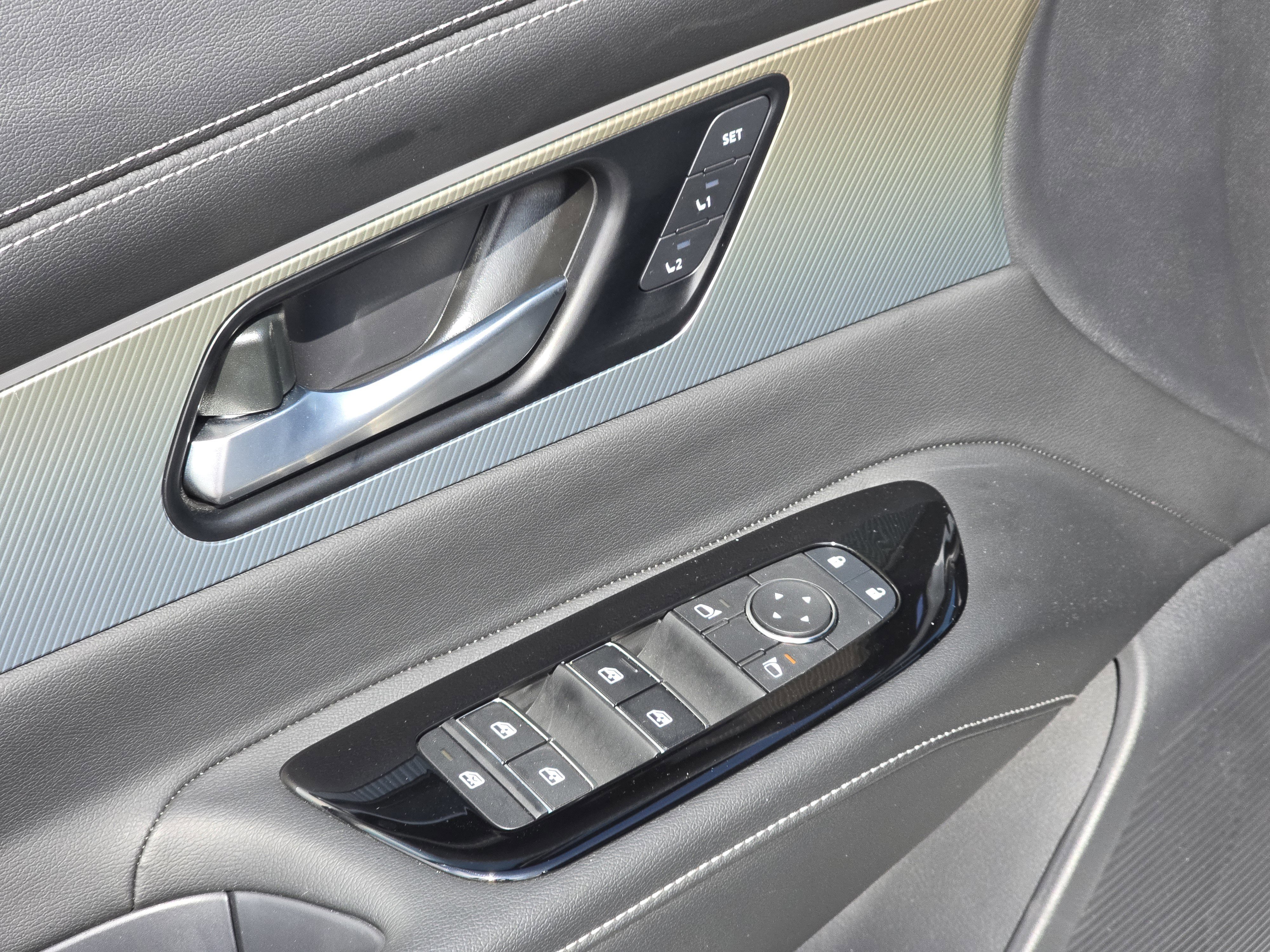 Used 2025 Nissan Murano SL image 35