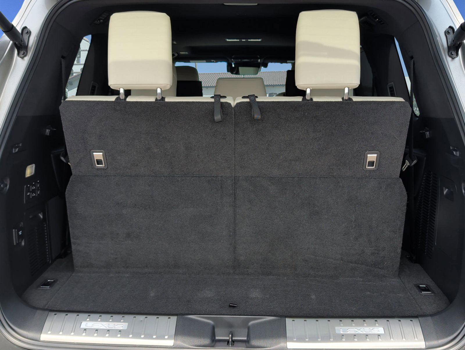 Used 2023 Lexus LX 600 4WD w/ Accessory Package (Z1) image 28