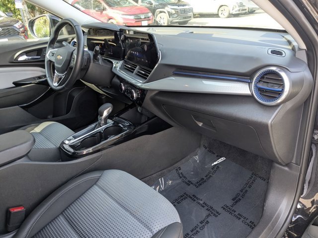 Used 2025 Chevrolet Trax LT w/ LT Convenience Package image 30