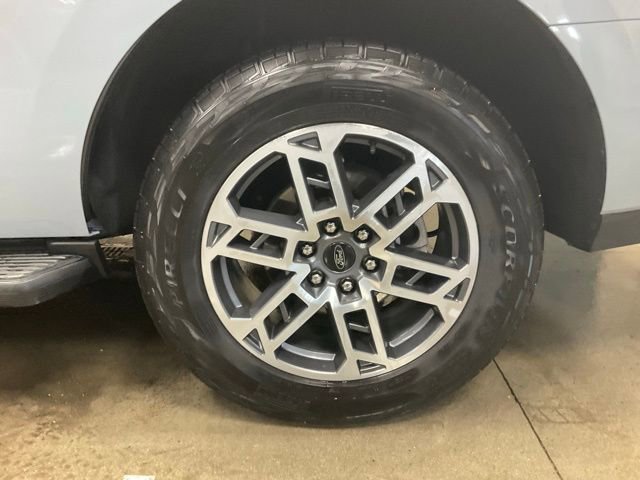 Used 2025 Ford Expedition Active AWD/4WD image 19