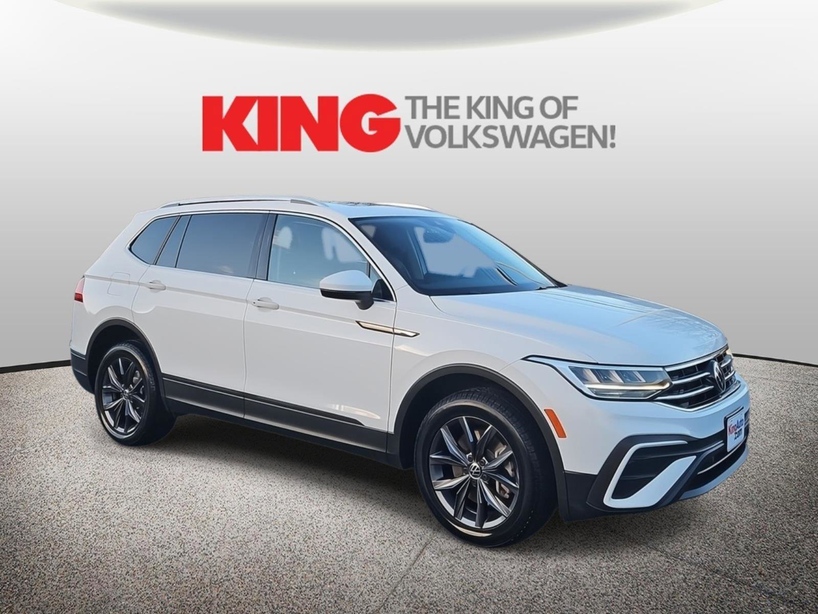 Used 2022 Volkswagen Tiguan SE w/ Panoramic Sunroof Package