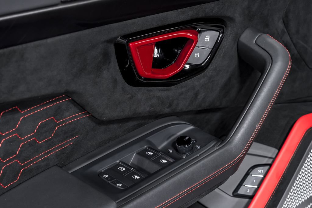 Used 2024 Lamborghini Urus Performante AWD/4WD image 10