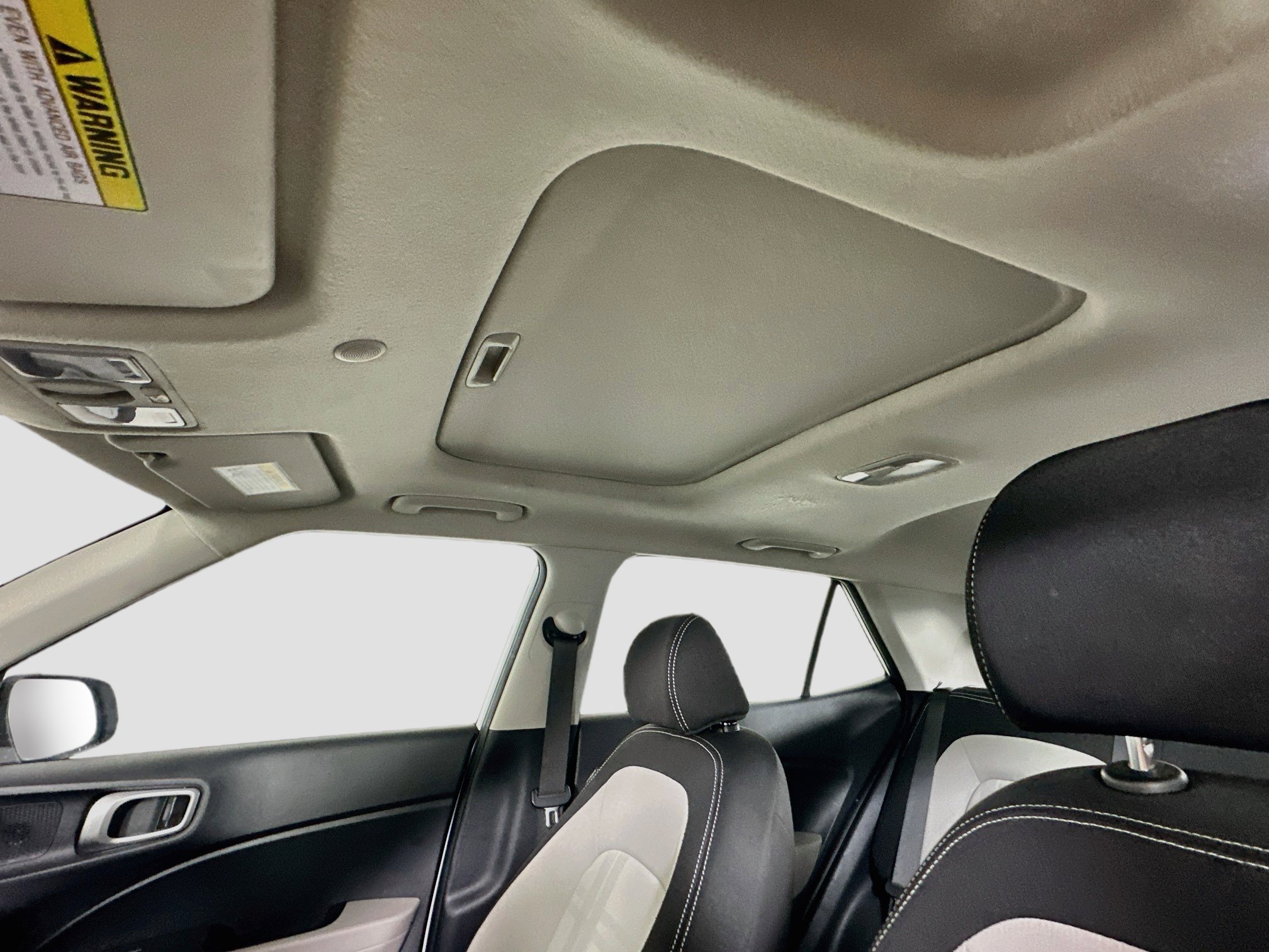 Used 2025 Hyundai Venue SEL FWD image 25