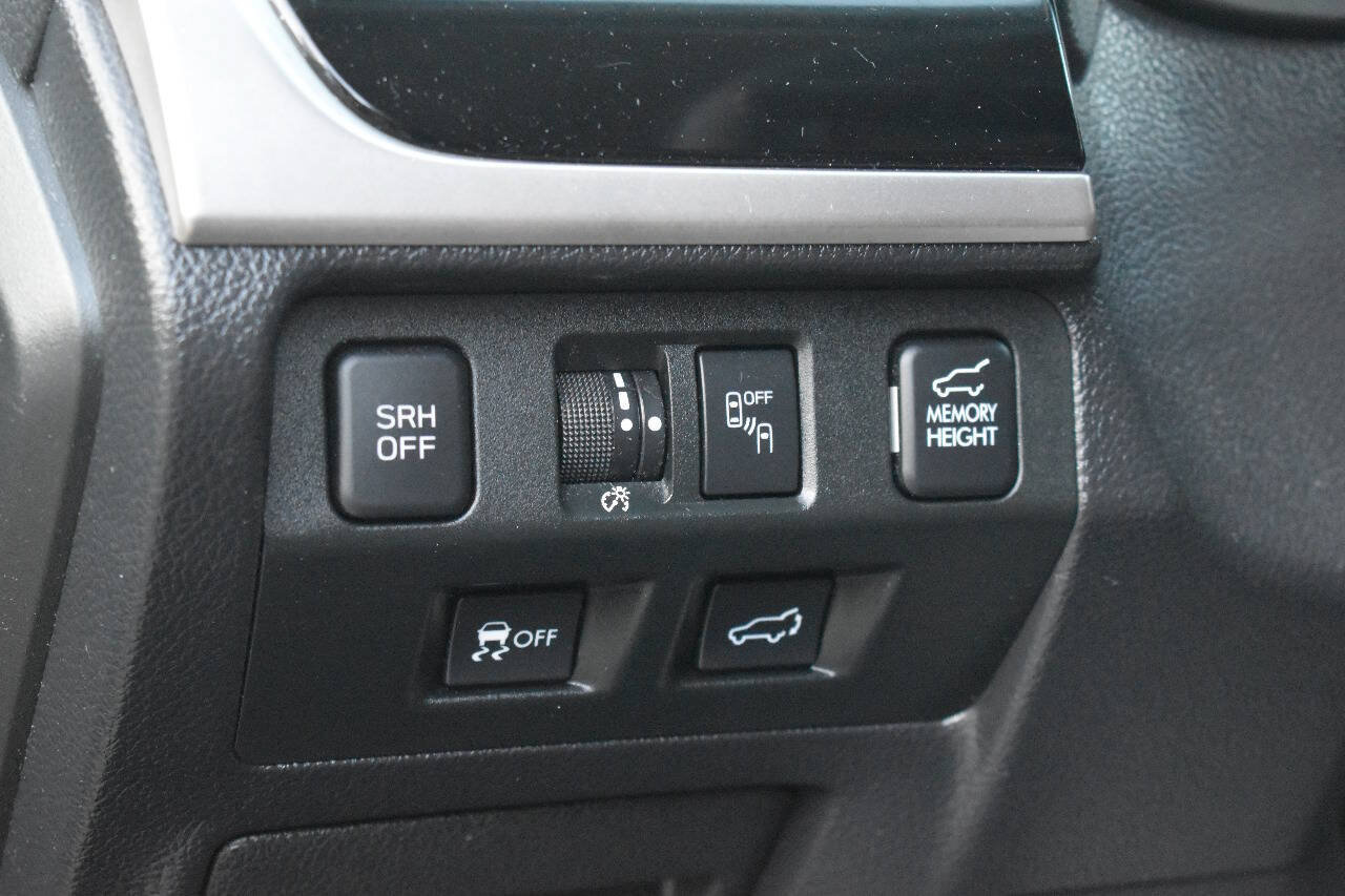 Used 2017 Subaru Forester 2.5i Touring AWD/4WD image 16