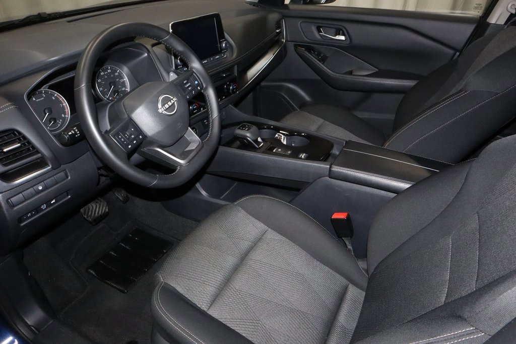 Certified 2025 Nissan Rogue SV image 26