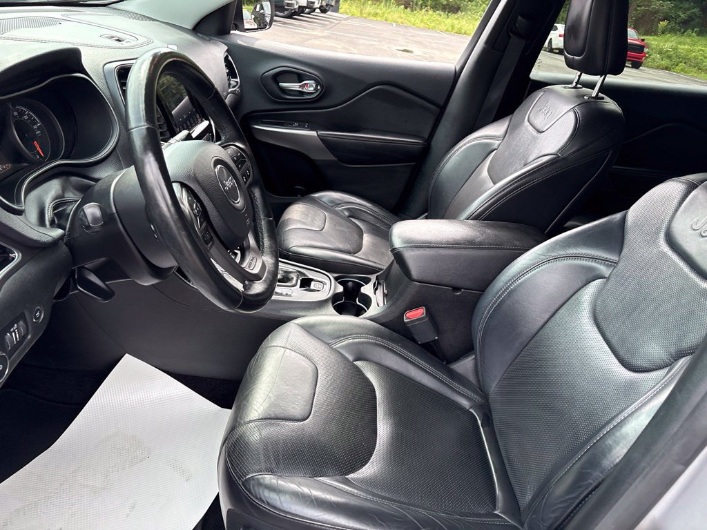 Used 2019 Jeep Cherokee Limited w/ Technology Group AWD/4WD image 9