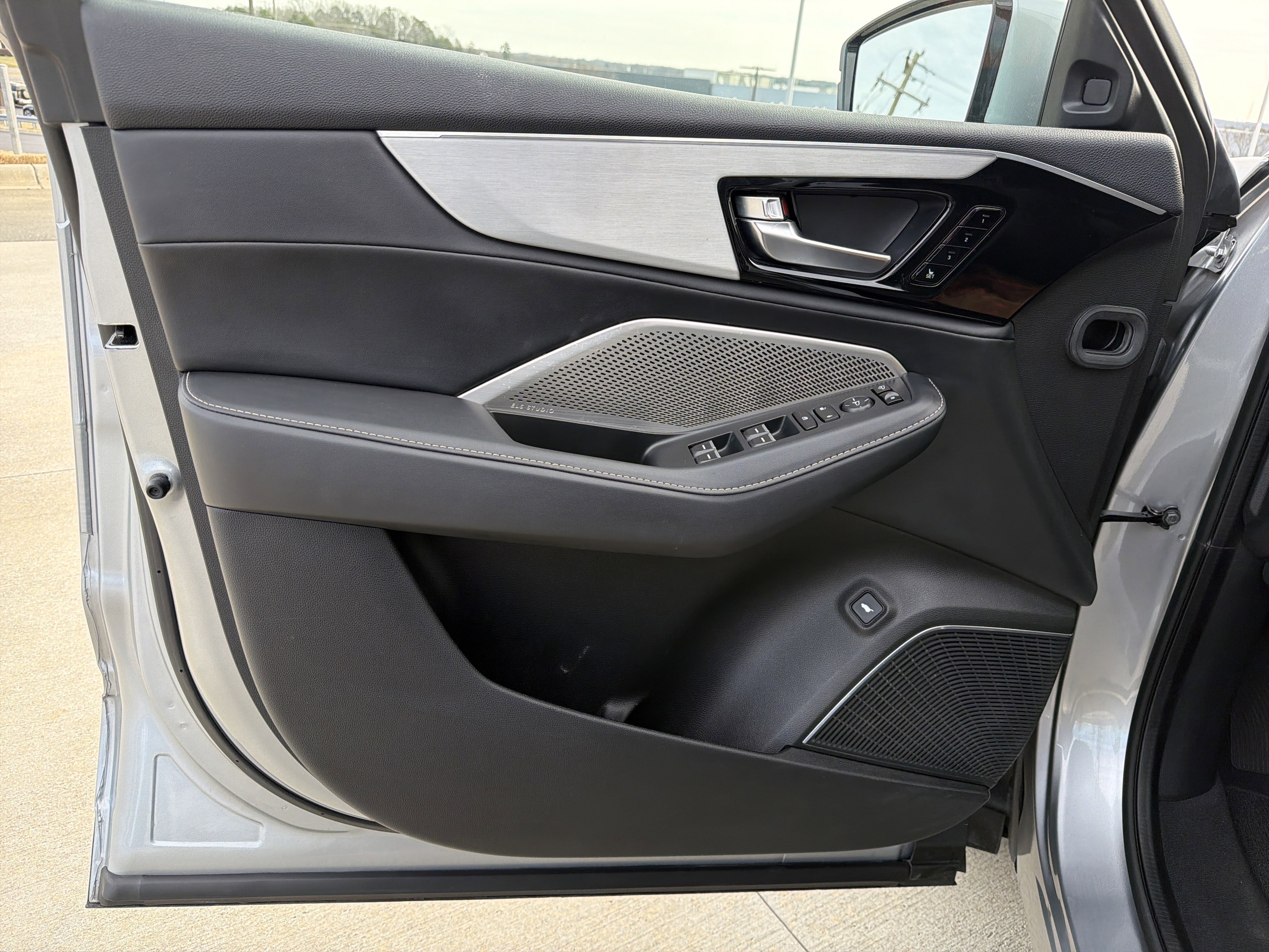 Certified 2023 Acura MDX FWD w/ Technology Package image 14