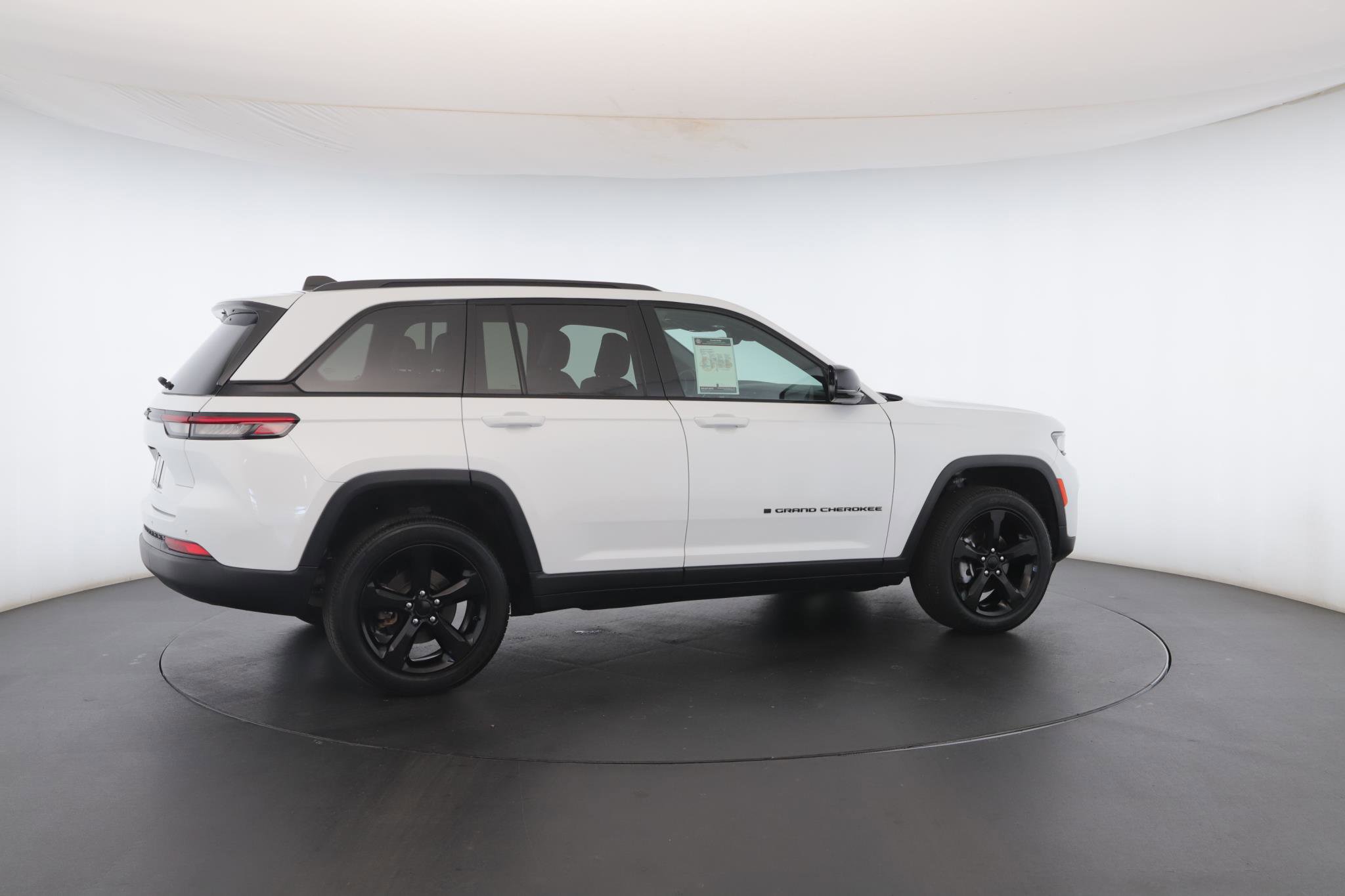 Used 2024 Jeep Grand Cherokee Altitude image 31