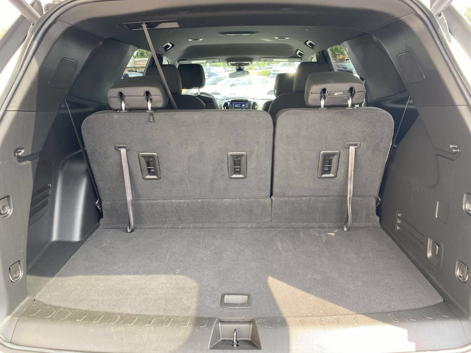 Used 2023 Chevrolet Traverse LT FWD image 9