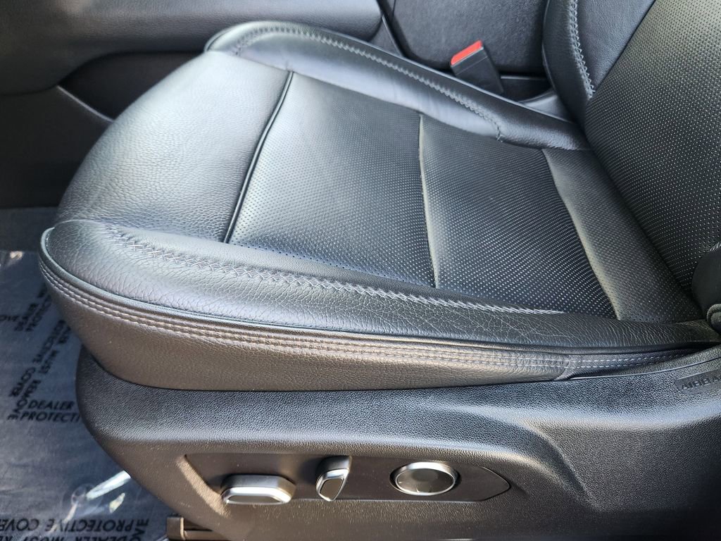 Used 2021 GMC Yukon Denali w/ Denali Premium Package image 9