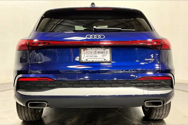 Used 2025 Audi Q5 Premium w/ Convenience Package image 4