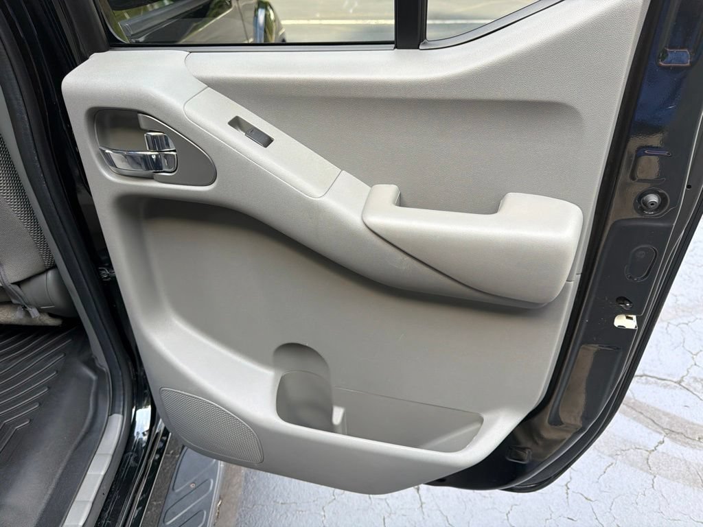 Used 2021 Nissan Frontier SV w/ Midnight Edition Floor Mats AWD/4WD image 14
