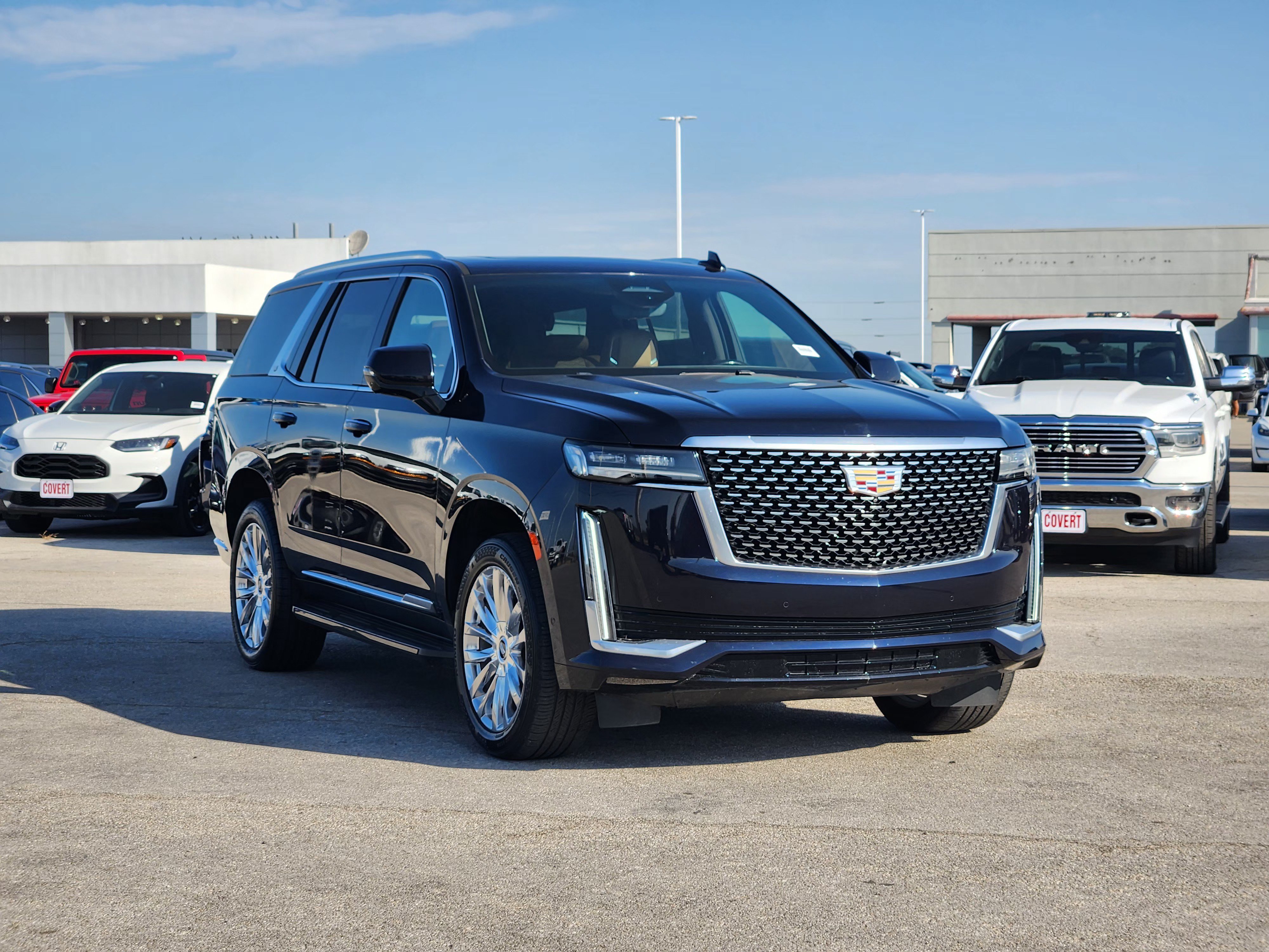 Used 2021 Cadillac Escalade Premium Luxury AWD/4WD image 3