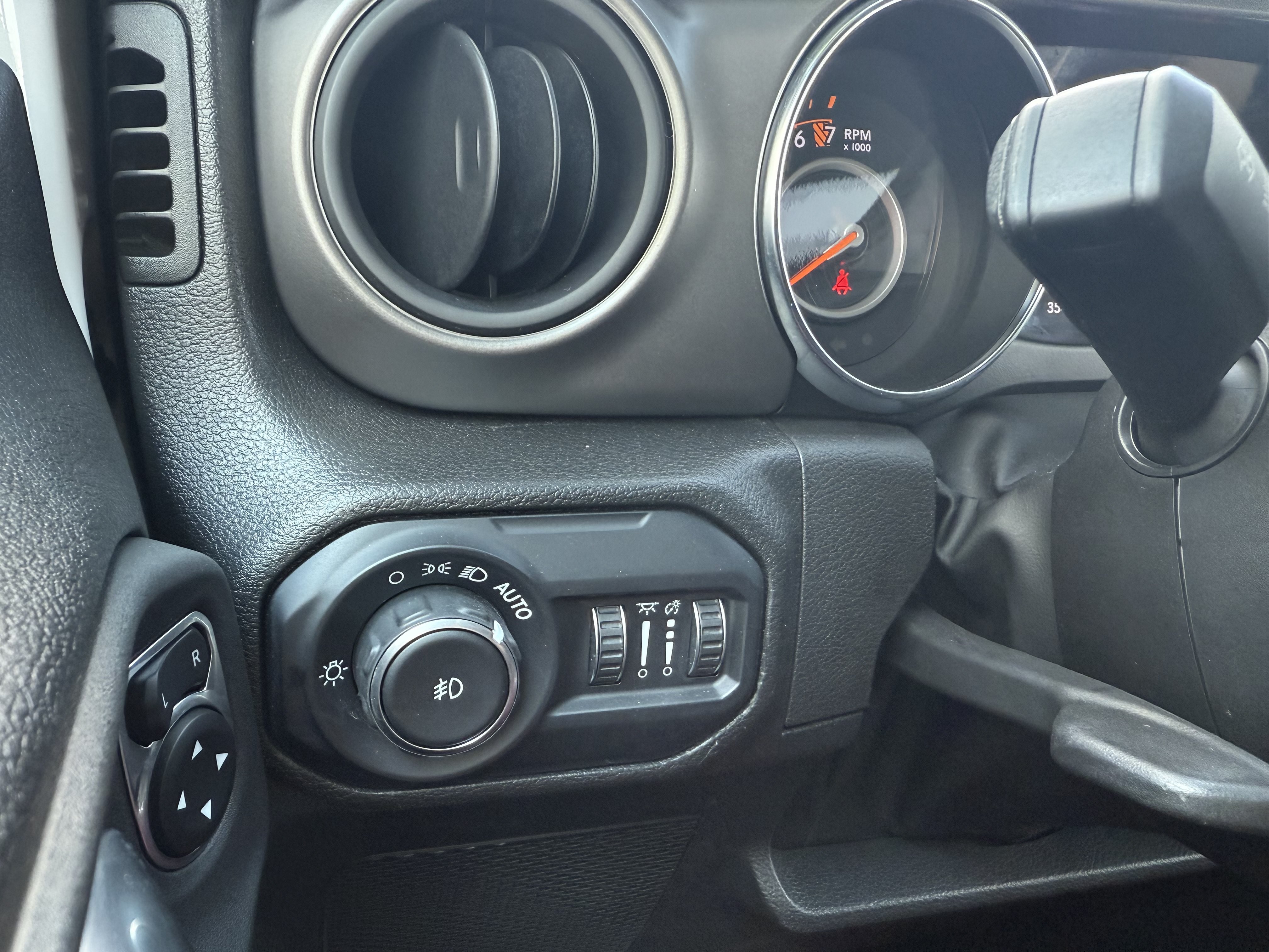 Used 2022 Jeep Wrangler Unlimited Sport AWD/4WD image 13