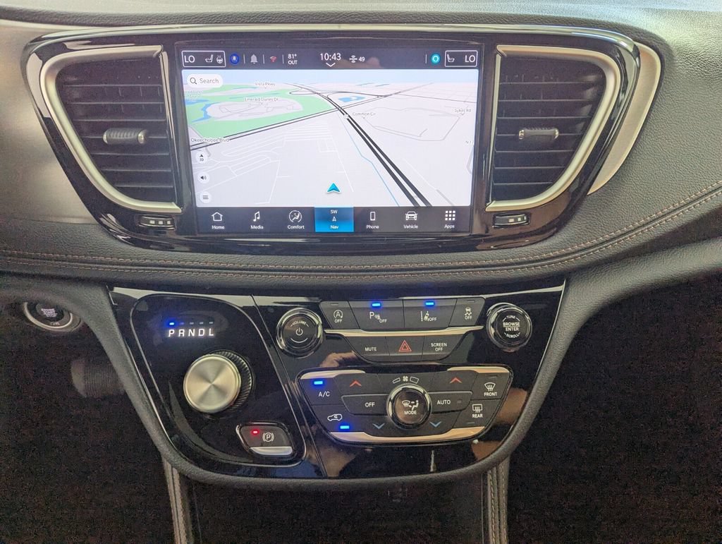 New 2026 Chrysler Pacifica Pinnacle w/ Trailer Tow Group FWD image 26