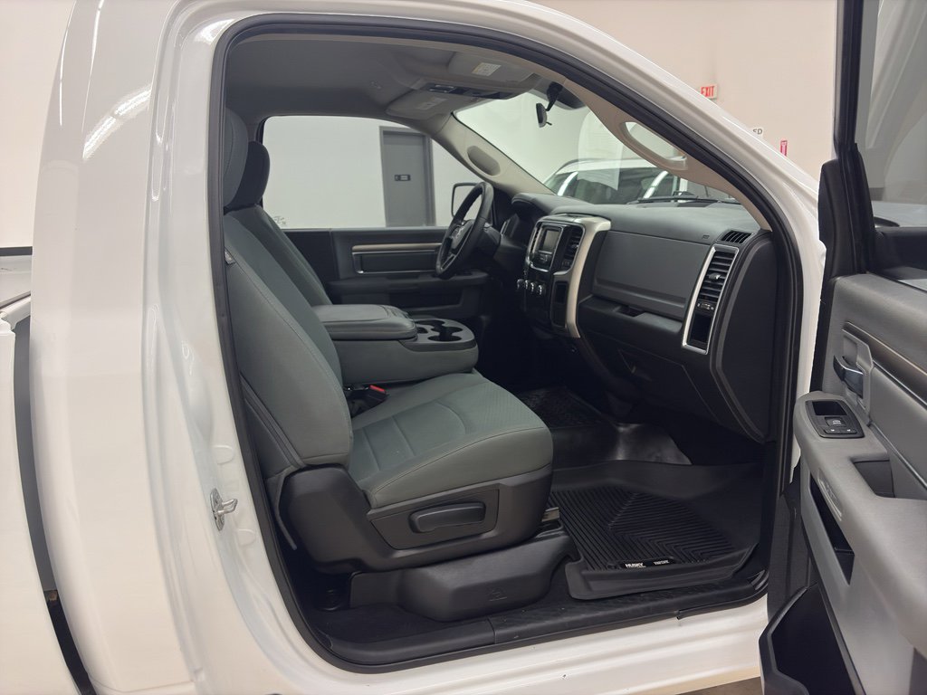 Used 2018 RAM 1500 Classic SLT image 13