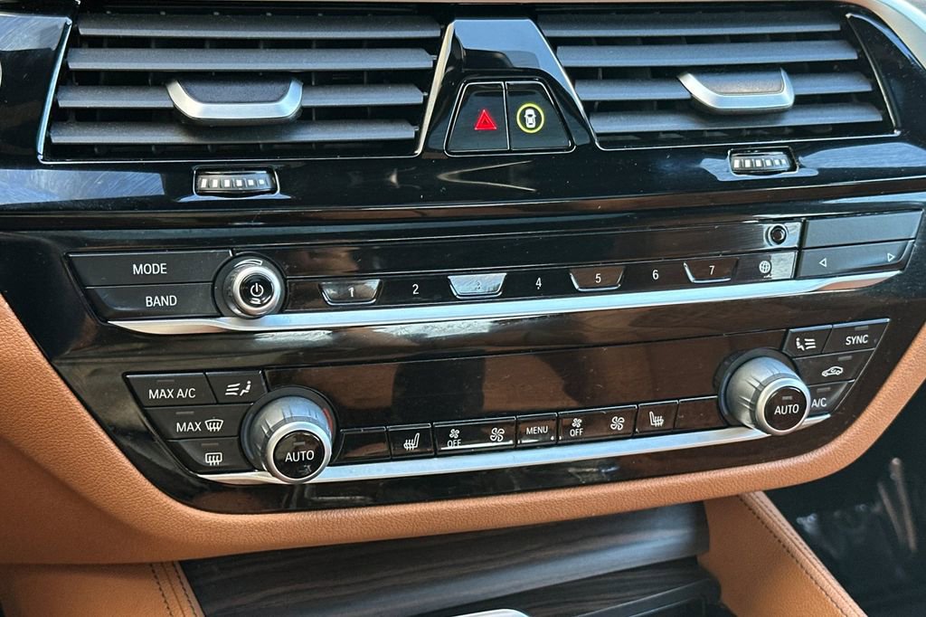 Used 2023 BMW 530e w/ M Sport Package image 23