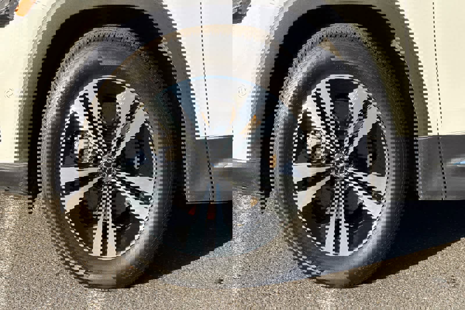 Certified 2025 Mercedes-Benz GLB 250 image 25