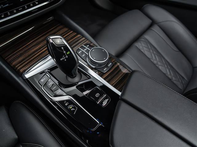 Used 2021 BMW 530e w/ Convenience Package RWD image 23