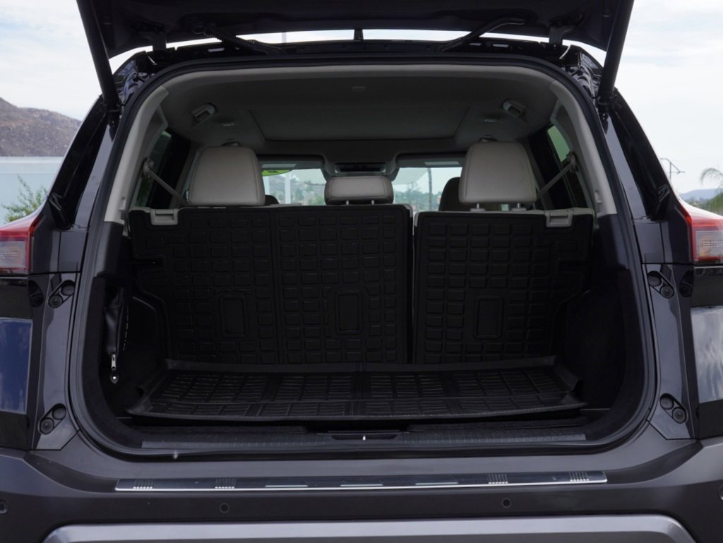 Used 2023 Nissan Rogue SL w/ SL Premium Package image 6