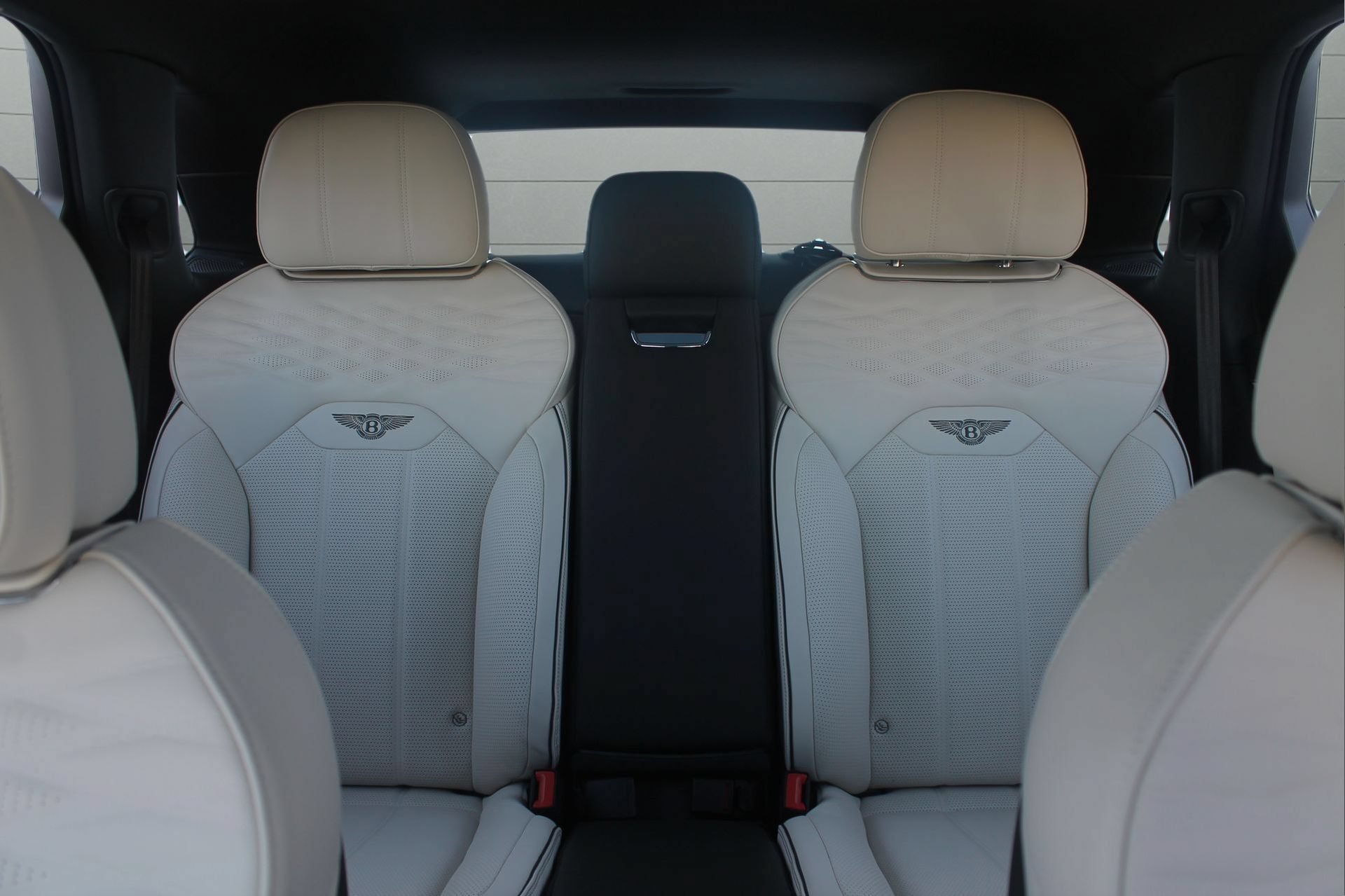 Certified 2024 Bentley Bentayga Extended Wheelbase AWD/4WD image 49
