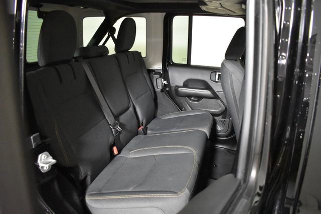 Used 2025 Jeep Wrangler Unlimited Sahara AWD/4WD image 32