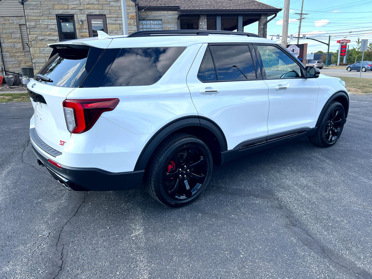 Used 2022 Ford Explorer ST w/ Equipment Group 401A image 5