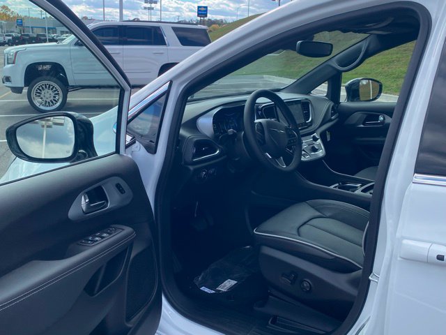 New 2026 Chrysler Pacifica Limited AWD/4WD image 15