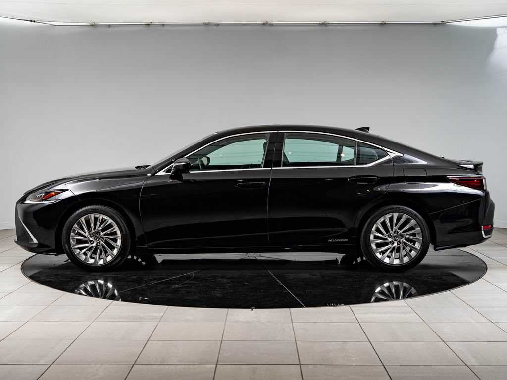Certified 2020 Lexus ES 300h Ultra Luxury w/ Accessory Package FWD image 5