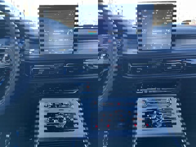 Used 2024 Lincoln Aviator AWD w/ Premium Package image 32