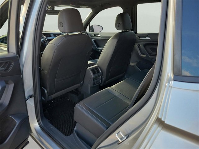 Used 2020 Volkswagen Tiguan SE R-Line image 10