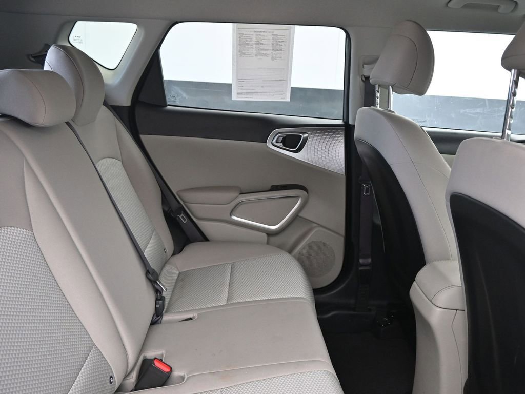 Used 2025 Kia Soul LX w/ LX Technology Package image 13